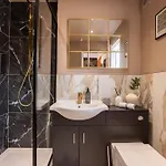 Сasa de vacaciones Luxuriou 5 Bedroom House By Homebird Management Short Lets & Serviced With Private Parking & Free Wifi Leeds (West Yorkshire)