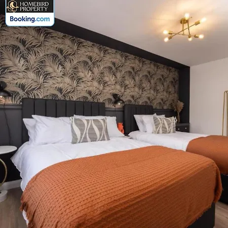 Semesterbostad Luxuriou 5 Bedroom House By Homebird Management Short Lets & Serviced With Private Parking & Free Wifi Leeds (West Yorkshire)