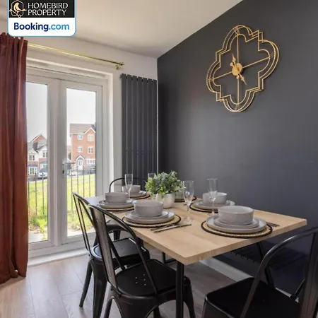 Hébergement de vacances Luxuriou 5 Bedroom House By Homebird Management Short Lets & Serviced With Private Parking & Free Wifi Leeds (West Yorkshire)