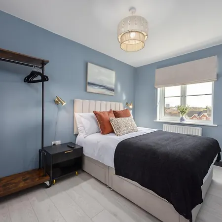 Luxuriou 5 Bedroom House By Homebird Management Short Lets & Serviced With Private Parking & Free Wifi Hébergement de vacances Leeds (West Yorkshire)