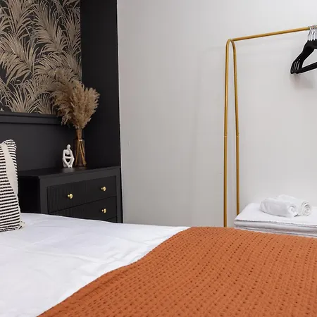 Semesterbostad Luxuriou 5 Bedroom House By Homebird Management Short Lets & Serviced With Private Parking & Free Wifi Leeds (West Yorkshire)