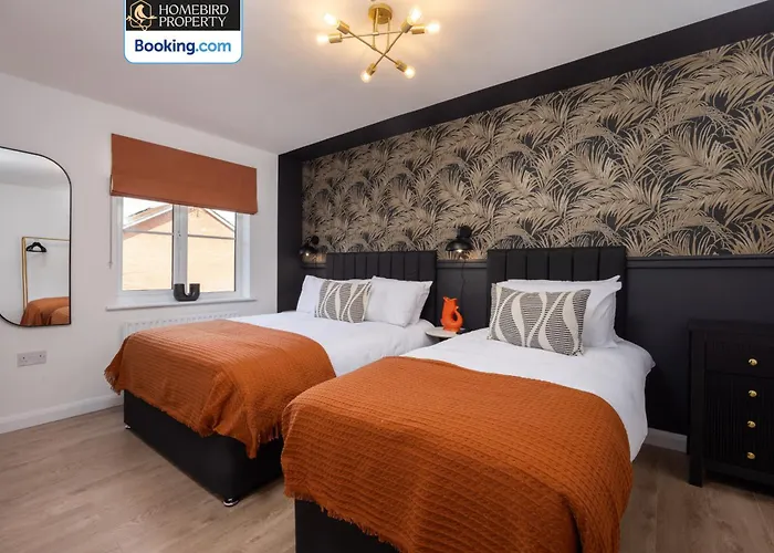 Luxuriou 5 Bedroom House By Homebird Management Short Lets & Serviced With Private Parking & Free Wifi Leeds (West Yorkshire)