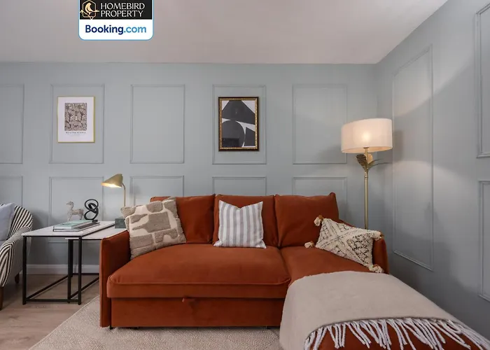 בית נופש Luxuriou 5 Bedroom House By Homebird Management Short Lets & Serviced With Private Parking & Free Wifi *