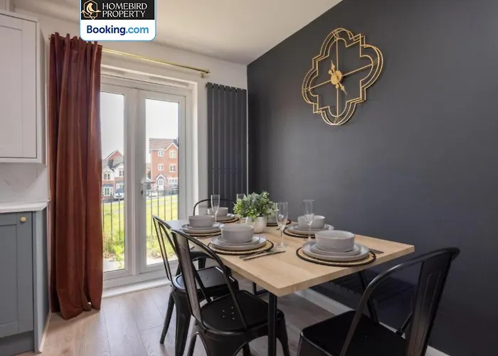 בית נופש Luxuriou 5 Bedroom House By Homebird Management Short Lets & Serviced With Private Parking & Free Wifi לידס