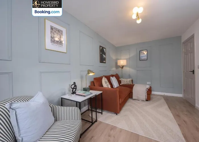 Luxuriou 5 Bedroom House By Homebird Management Short Lets & Serviced With Private Parking & Free Wifi * לידס