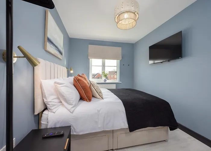 Luxuriou 5 Bedroom House By Homebird Management Short Lets & Serviced With Private Parking & Free Wifi * לידס