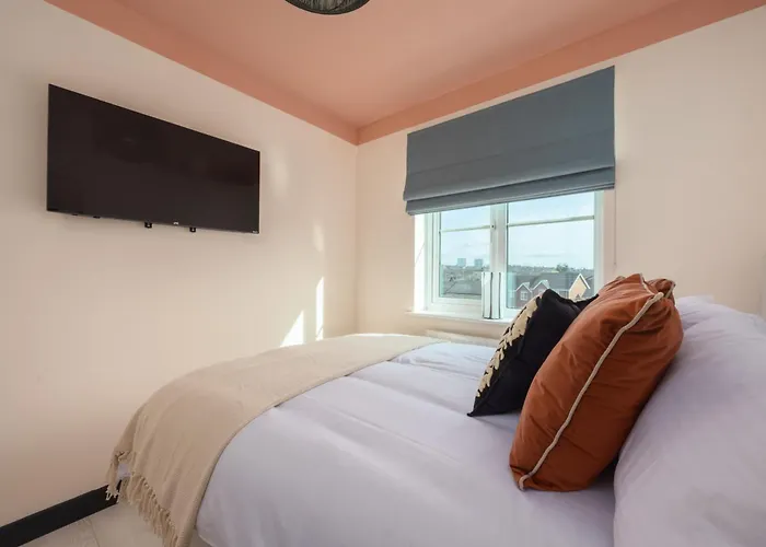 בית נופש Luxuriou 5 Bedroom House By Homebird Management Short Lets & Serviced With Private Parking & Free Wifi