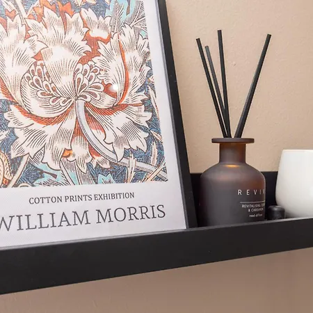 Luxuriou 5 Bedroom House By Homebird Management Short Lets & Serviced With Private Parking & Free Wifi